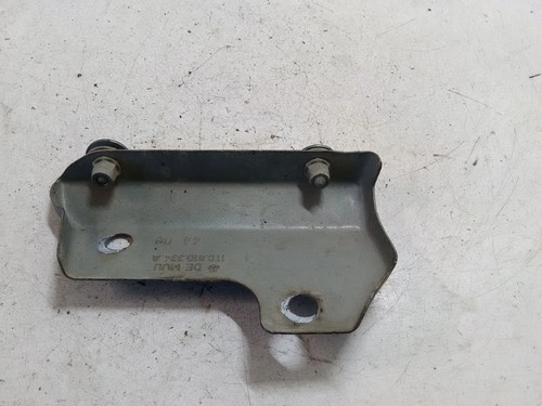 VW CADDY III Furgon 2KA, 2KH, 2CA, 2CH Kotflügelhalter vorne rechts 28389448