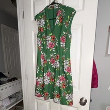 Green Floral Sleeveless Fit  Flare Knee Length V-Neck Women's Dress