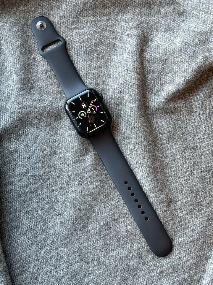 Apple Watch Series 7, Black, 43 mm - Image 4 of 4