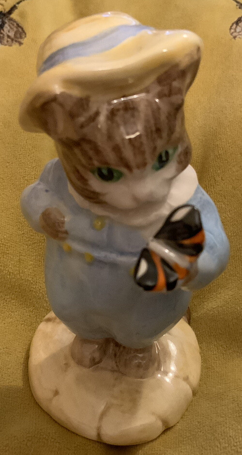 RARE ROYAL ALBERT BEATRIX POTTER FIGURE TOM KITTEN AND BUTTERFLY