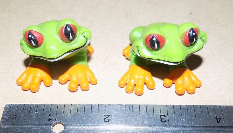 RAINFOREST CAFE TREE FROG CHA-CHA CERAMIC MINI-FIGURES