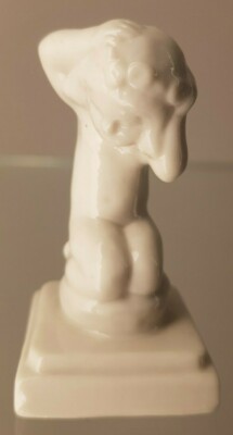 Schwarzburger Werkstätten Porzellan Putto Amor Figur, Mauritius Pfeiffer 