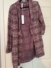 Open-Front Boucl  Blazer Jacket in Burgundy/White