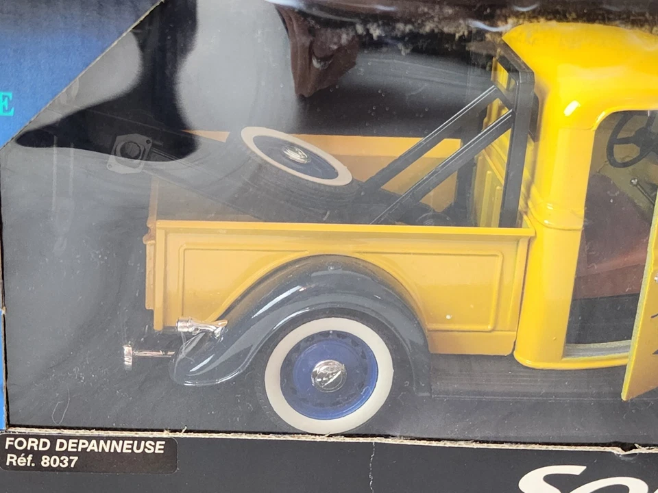 Prestige Metal Made In France 1:18 Solido Diecast Yellow Tow Truck Michelin Man - Image 3 of 4