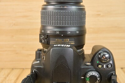 Nikon D40 6.1MP Digital SDLR Camera AF-S Nikkor VR 18-55mm f/3.5