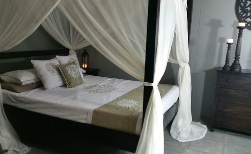 Four Poster Bed Standard Bed Canopy Mosquito Net 185cm x 205cm King Size - Picture 2 of 11
