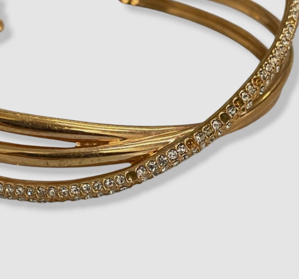 Brazalete cruzado Nadri para mujer enchapado en oro rosa de 18k Trinity Pave Foto 3 de 4