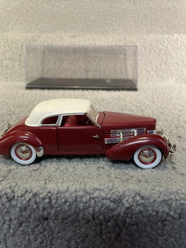 Signature Models 1937 Cord 812 Supercharged Coupe Burgundy 1:32 Scale Diecast - Image 4 of 4