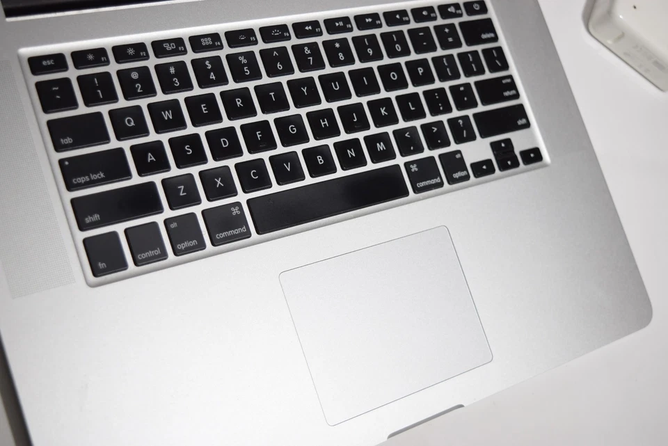 Apple MacBook Pro Retina 15-inch (Mid 2014) i7-2.5GHz/16GB/512SSD *Desc* - Image 4 of 4