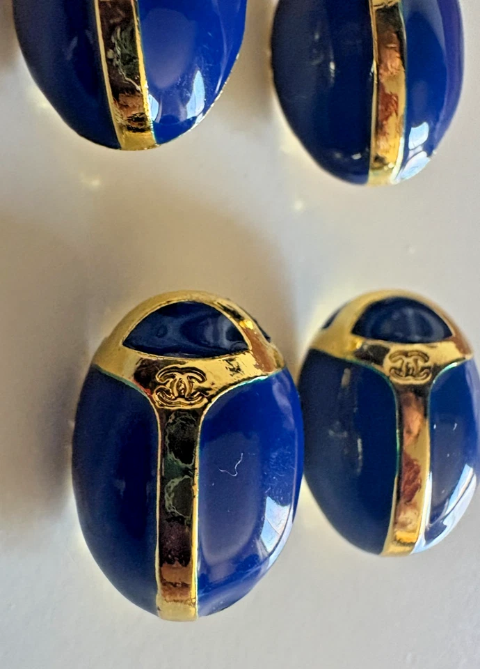 CHANEL Oval Scarab Design 2 cm Rare Button Set of 6 Royal Blue & Gold - CC Logo - Image 2 of 4
