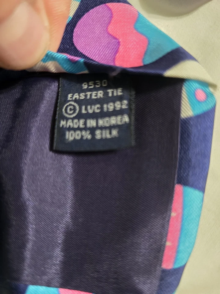 Corbata de seda Lililan Vernon púrpura rosa azul blanco azul marino huevos de Pascua vintage 1992 Foto 3 de 3