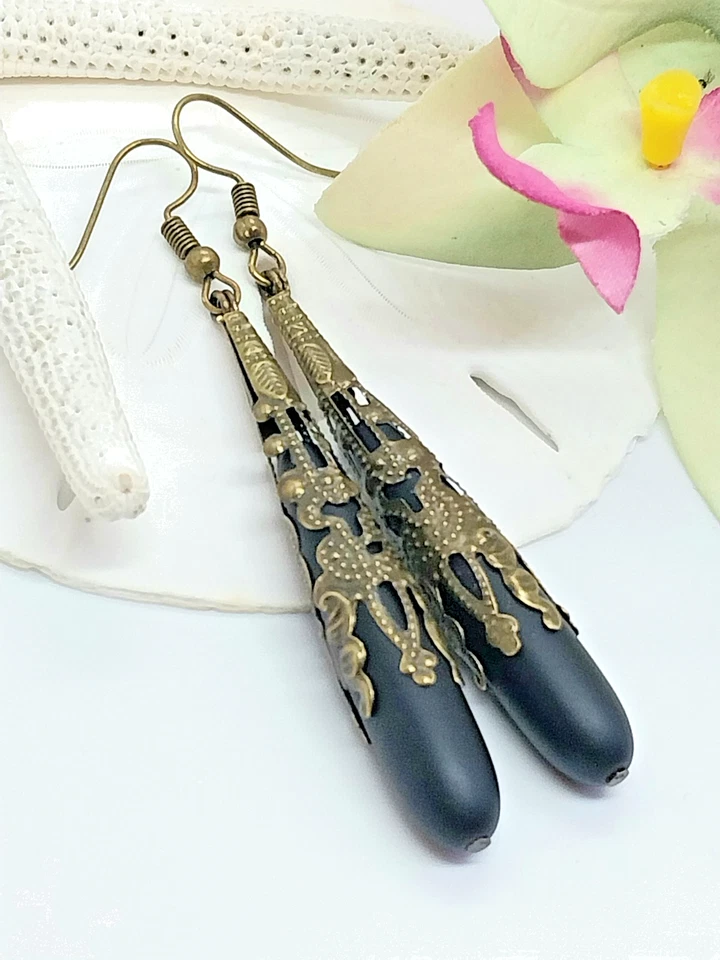 Серьги из непрозрачного черного и бронзового длинного каплевидного морского стекла в старинном стиле - Изображение 2 из 3