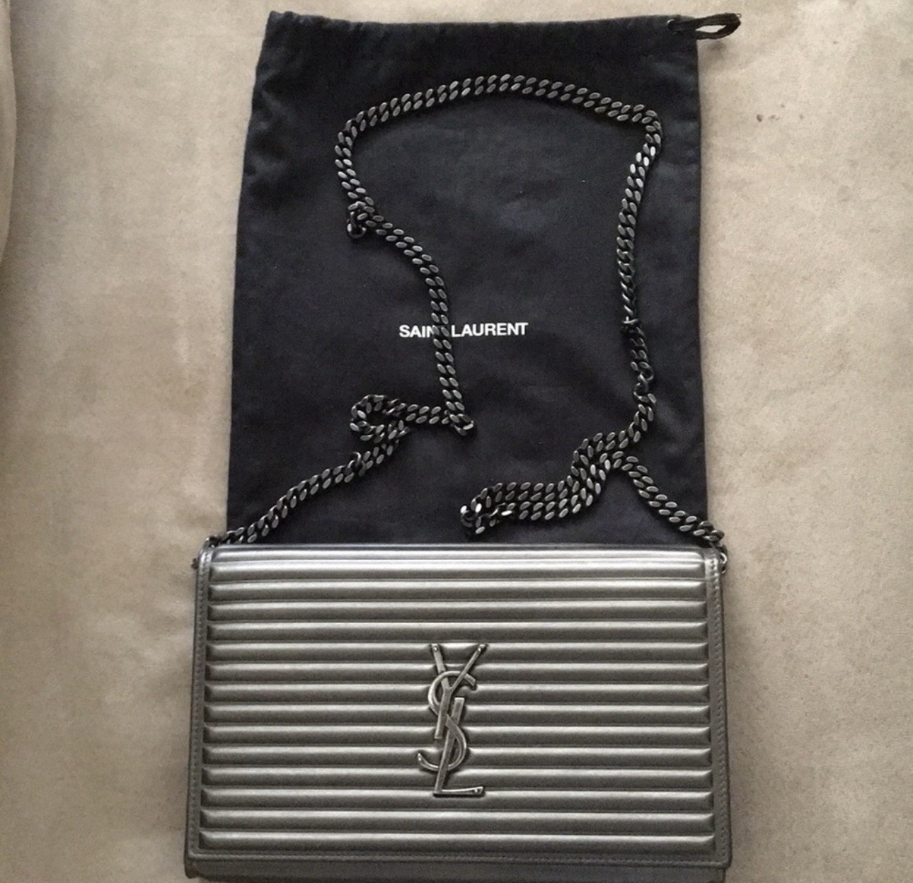 Portafoglio Saint Laurent Monogram Trapuntato su Catena