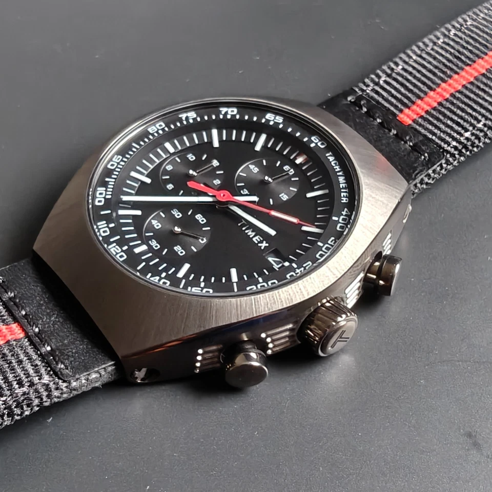 Reloj cronógrafo Timex Legacy Tonneau Foto 3 de 4