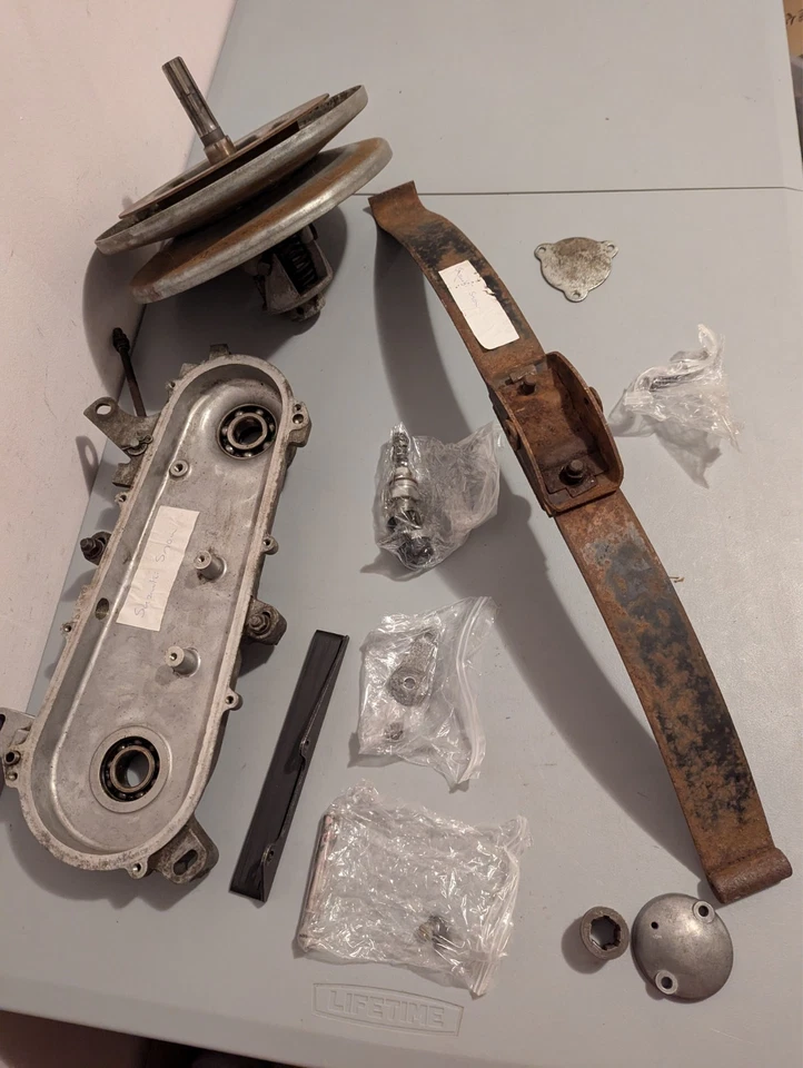 Lote de piezas de moto de nieve Suzuki XR-440 1974 vintage Foto 2 de 4