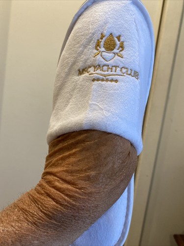 MSC YACHT CLUB Class slippers Lg New in plastic wrapping - Picture 1 of 3