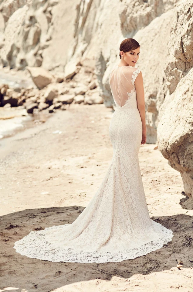 Vestido de novia Mikaella 2104 6 fundas ilusión mangas de encaje floral $2,400 Foto 2 de 4