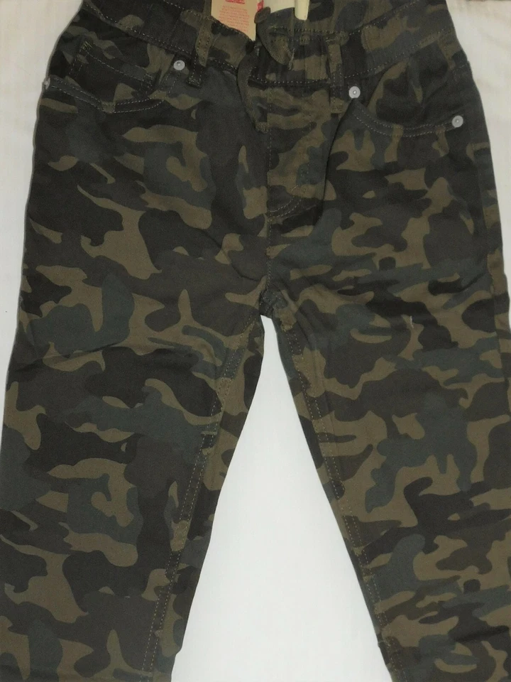 Pantalones de mezclilla LEVIS camuflados calce ajustado elásticos de sarga para niño verde camuflaje Foto 4 de 4