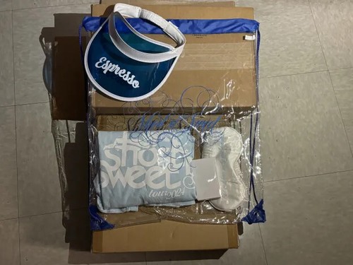 Sabrina Carpenter Short N Sweet Tour VIP Merch Pack Size M Medium Jacket & Shirt - Bild 5 von 7