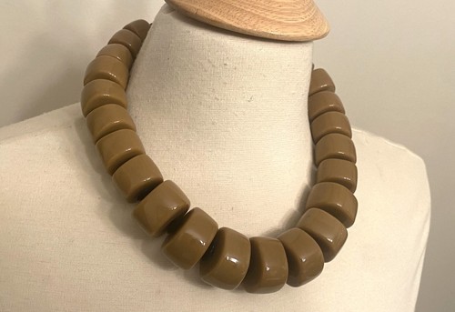 ANGELA CAPUTI Brown Resin Large Beads Necklace - Picture 6 of 8