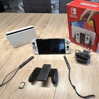 Nintendo Switch OLED 64GB Weiß PAL inkl. Dock, Joy-Con, Netzteil, Zubehör, Spiel