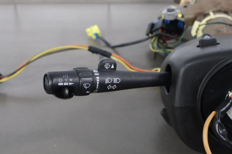 03-07 Chevy Silverado 2500HD Columna de dirección inclinable con llave/interruptores (radio UK3) Foto 4 de 4