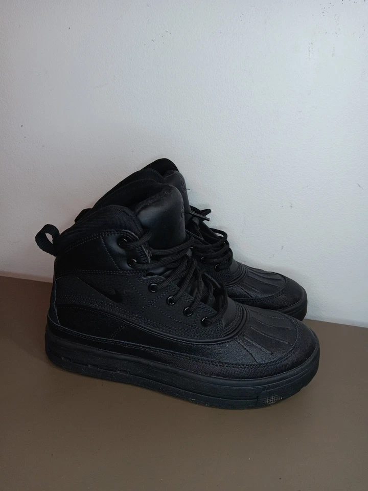 耐克 ACG Woodside 靴子 青少年 尺码 4Y 防水 黑色 二手  — 第 2/4 张图片