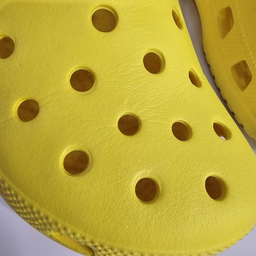 Crocs Classic Clog 7 Men's / 9 Women's Lightweight Comfort Shoes Bright Yellow - Picture 9 of 10