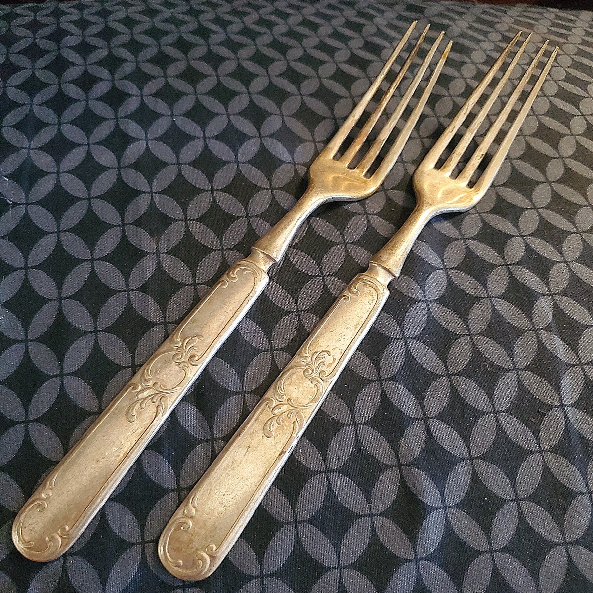 M12 ヴィンテージ フォーク シルバー Set Of 2 Dinner Forks Antique 12 DWT Silverware Embossed