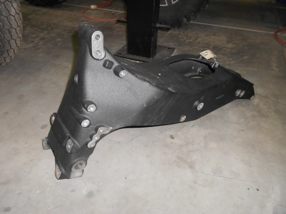 2014 VICTORIA CROSS COUNTRY ЗАДНИЙ ХВОСТ ПОДРАМНИК РАМЫ 140325 - Изображение 3 из 4