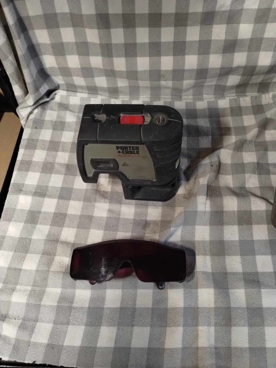 PORTER CABLE Robotoolz RT 7610-5 Laser Level w/Case & Pair Of