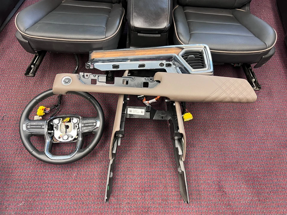 2024 GMC CANYON DENALI LEATHER BUCKET SEATS REARS DOOR PANELS AND TRIM INTERIOR - Image 2 of 4