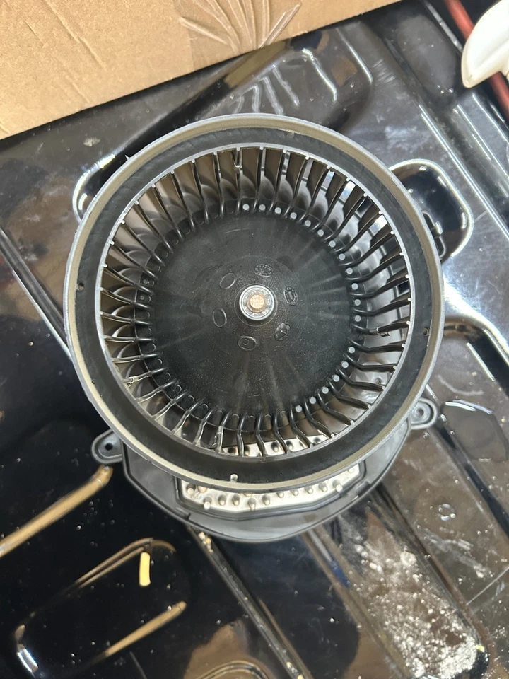 OEM New HVAC Blower Motor 2019-23 Chevrolet Silverado GMC Sierra 1500 2500 3500 - Image 2 of 4