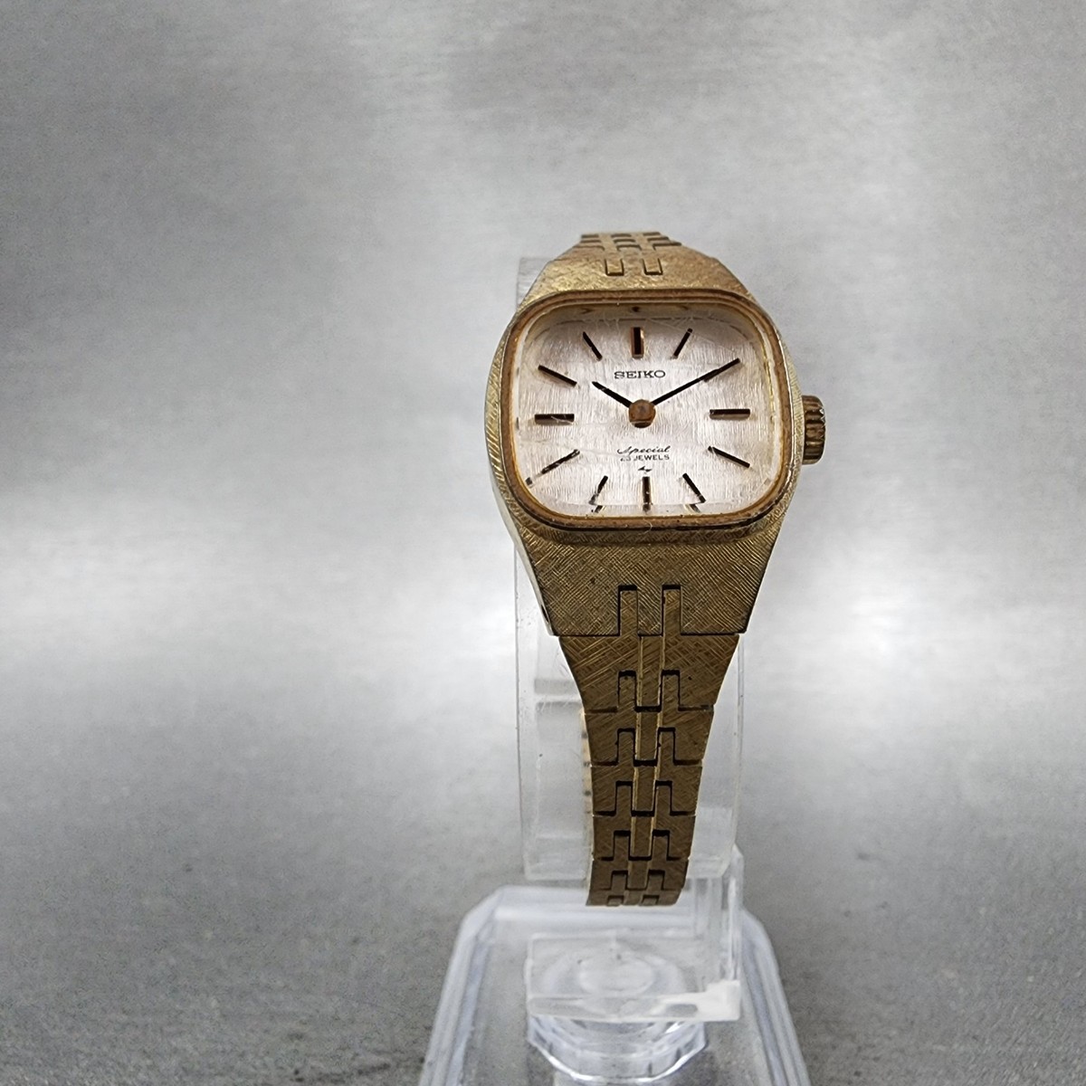 Seiko Special Watch Women 20mm Silver Dial Gold Tone Manual 