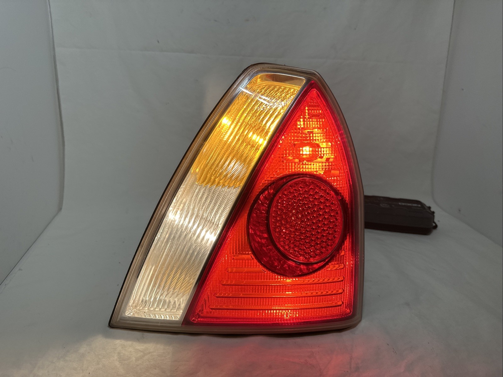 03-08 Maserati Quattroporte M139 Right Passenger Side Tail Light Lamp 191102 OEM