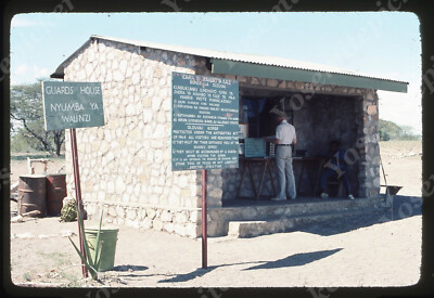 sl78 Original slide 1976 Nyumba Walinzi Guar House roadside 853a