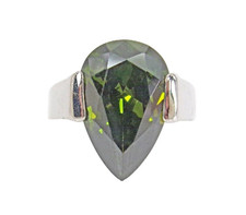 Green teardrop cubic zirconia stone ring in a silver setting Size 7 New