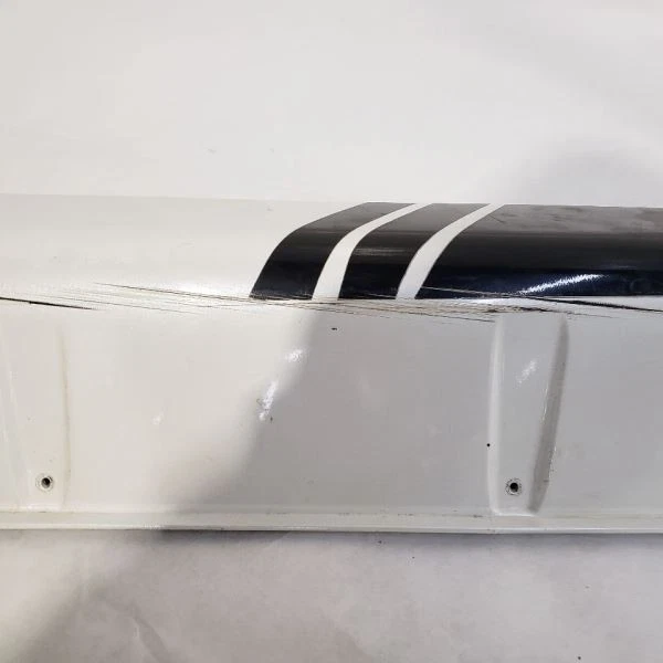SWP Snow White Pearl Left Rocker Panel Moulding OEM 2015 Kia K900 - Image 4 of 4