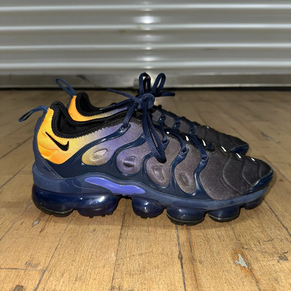 Zapatilla deportiva Nike Air VaporMax Plus para mujer talla 9 violeta cómoda parte superior baja con cordones Foto 2 de 4