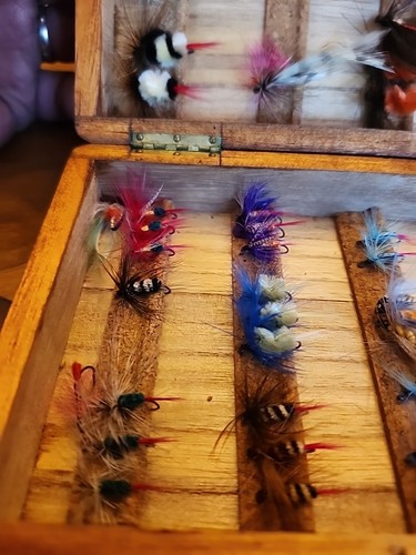 Fly Fishing Fly Box Wood, With Assorted Flys - Picture 13 of 15