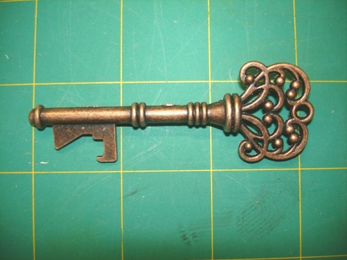 5 NEW SKELETON KEYS 3'' LONG ORNATE BOW DISPLAYS WONDERFULLY - Picture 2 of 3