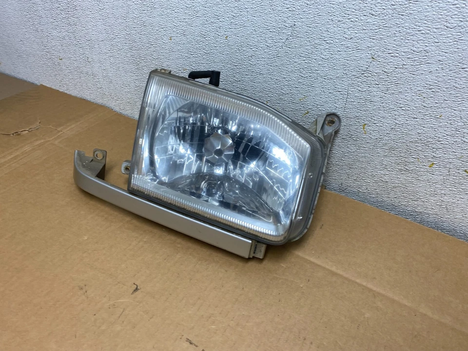 Faro lateral derecho pasajero Nissan Pathfinder 1999-2004 OEM N4071 DW Foto 2 de 4
