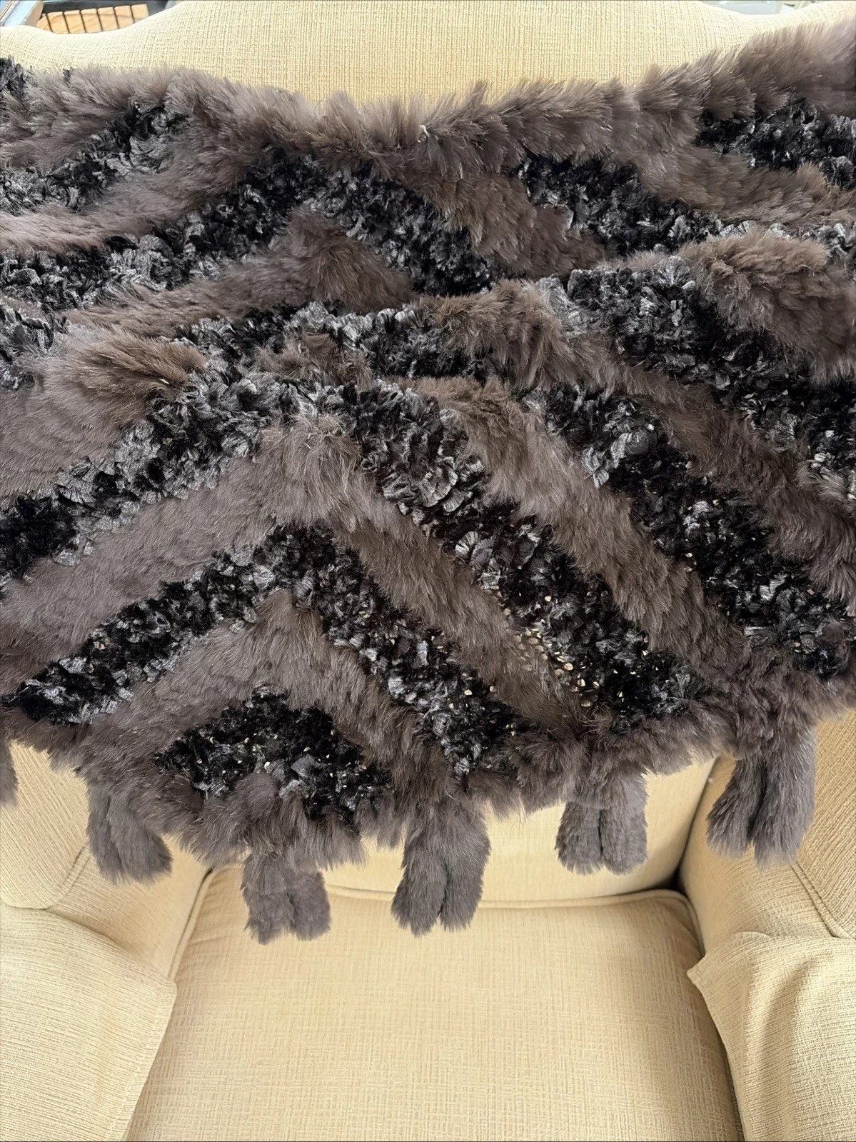 S5A Saks Fifth Avenue Brown Tasseled Rabbit Fur Shawl Wrap Poncho OS FXC
Opens in a new window or ta