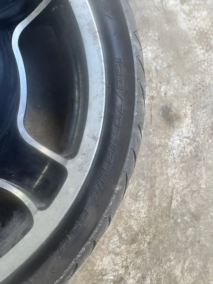 前轮 RIM MAG 2010 Harley-Davidson Street 滑翔 FLHX SHINKO 轮胎 — 第 3/4 张图片