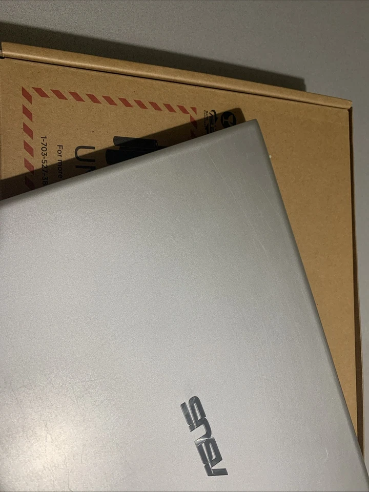 ASUS vivobook F512J Transparent Silver HDD 256GB PCIEG3 LCD 15.6 FHD 8GB RAM - Immagine 3 di 4