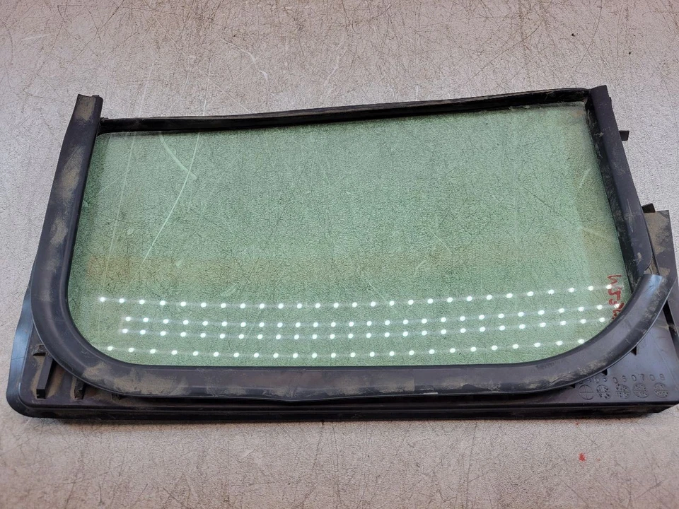 06 07 2008 2009 2010 2011 2012 2013 2014 2015 MAZDA 5 LEFT REAR DOOR VENT GLASS - Image 2 of 4