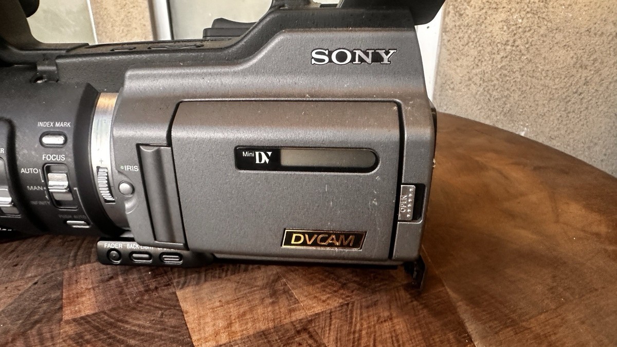 Sony DSR-PD170 DVCAM Pro Video Camcorder 3CCD 12x Zoom MiniDV