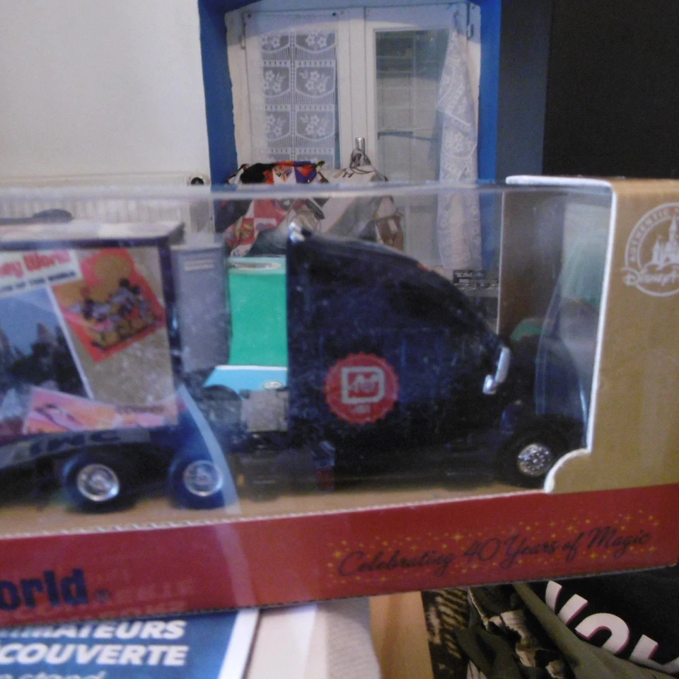 camions miniature americain disney world hot wheels - Photo 2/4