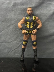 WWE Elite Collection Action Figure Austin Theory with Accessory - Action figure di combattimento Elite Series