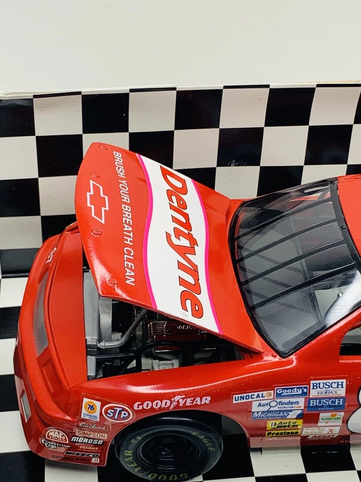 Ertl Bank Rosa Blanca Coleccionables Joe Nemechek #87 Dentyne Lumina 1021 de 2500 Foto 2 de 4